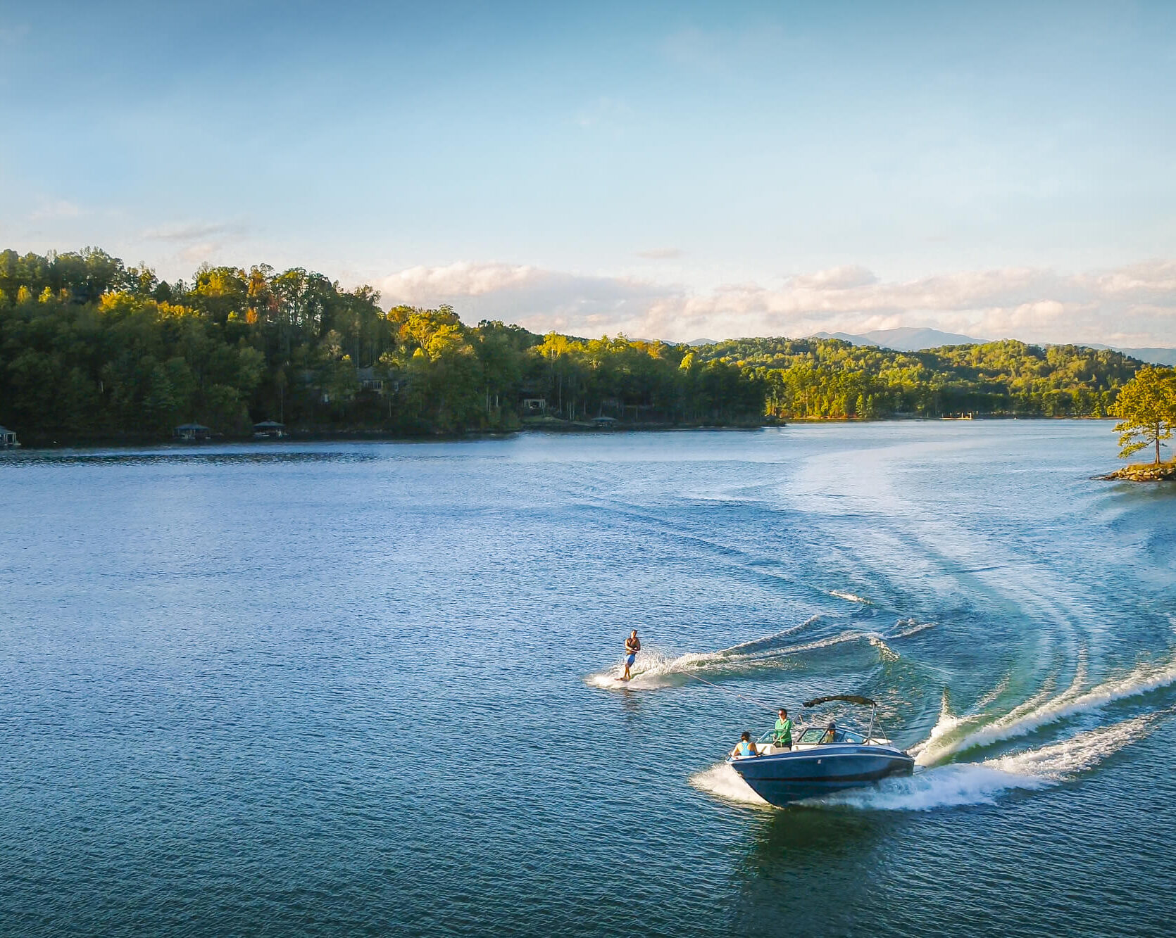 boating and skiing on lake keowee