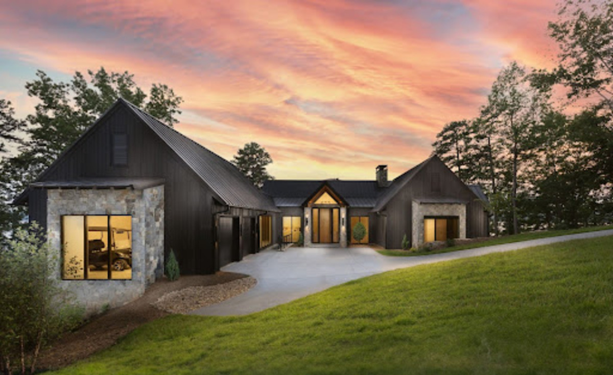 The Cliffs Real Estate: Lakefront Retreat