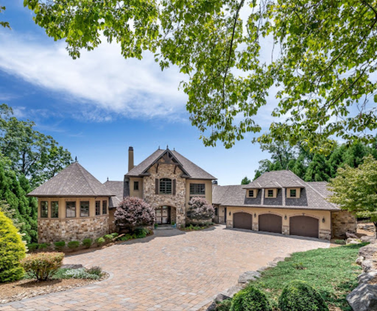 The Cliffs Real Estate: Glassy Mountain
